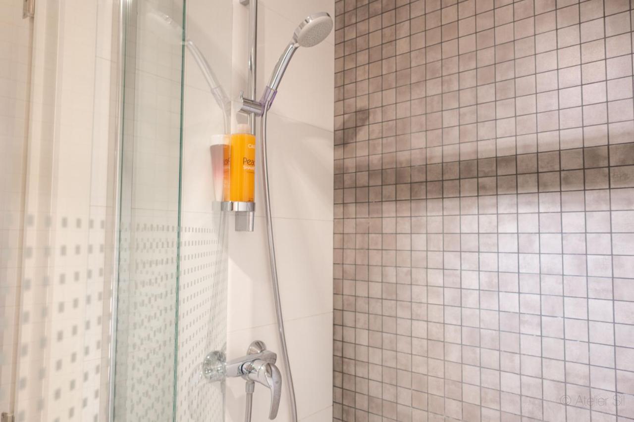 Oneluxstay Antwerp City Centre Экстерьер фото